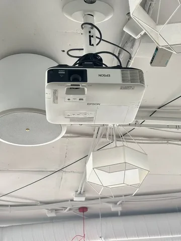 Продам проектор Epson EB-2155W - Микрофоны в Екатеринбург