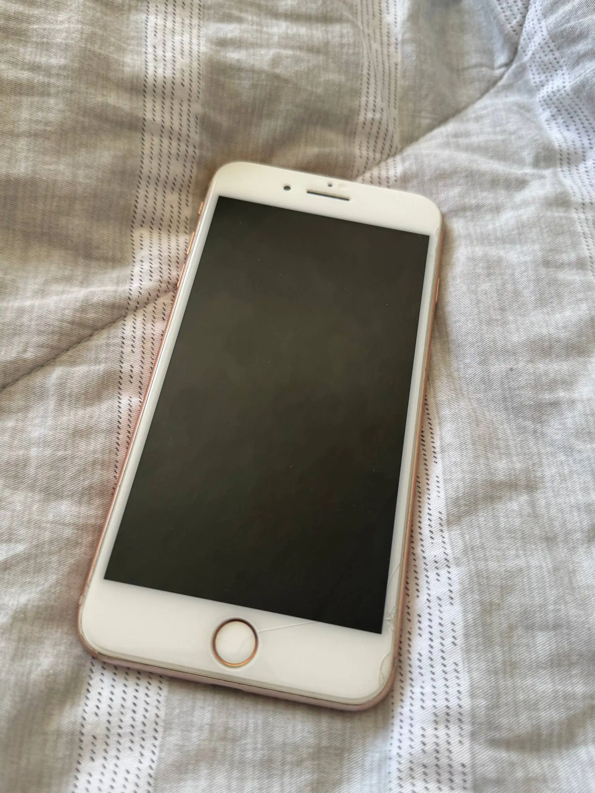 iPhone 8 Plus - Смартфоны и аксессуары (Электроника) в Екатеринбург