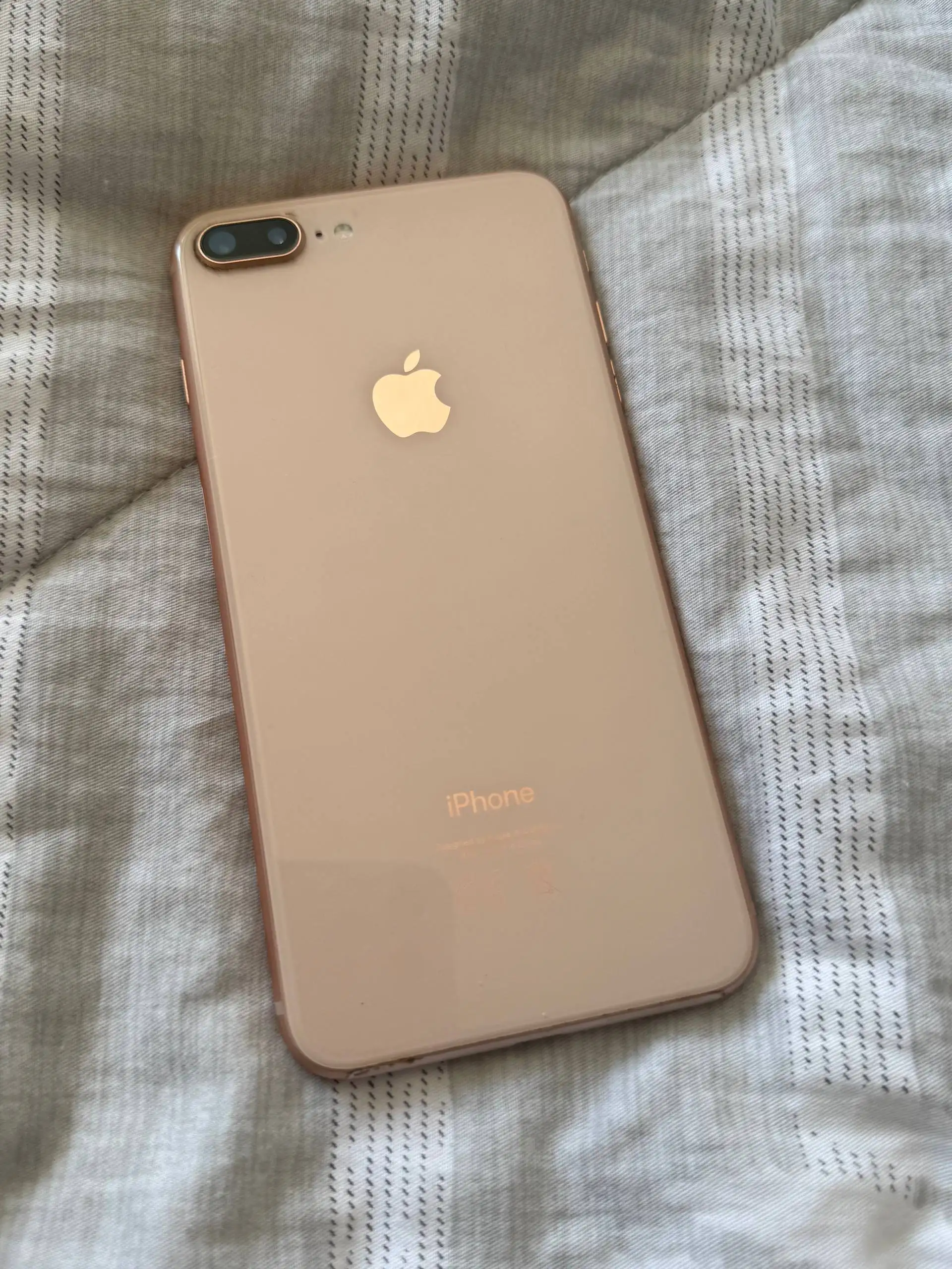 iPhone 8 Plus - Смартфоны и аксессуары (Электроника) в Екатеринбург