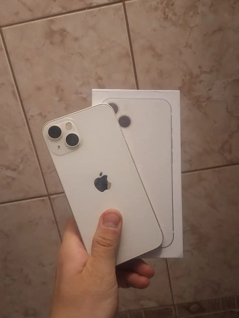 Продам iPhone 13 128 Гб белый - Мобильные телефоны (Электроника) в Екатеринбург