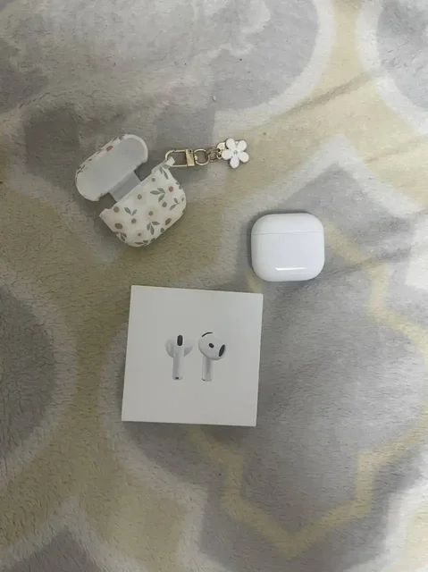 Продам AirPods 4 оригинал новые - Наушники и гарнитуры в Екатеринбург