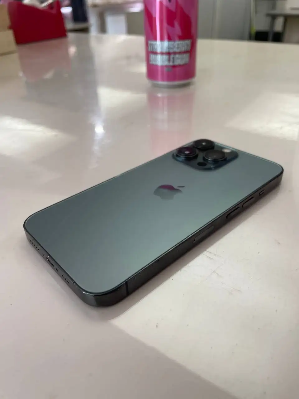 iPhone 13 Pro с повреждениями - Смартфоны (Электроника) в Екатеринбург
