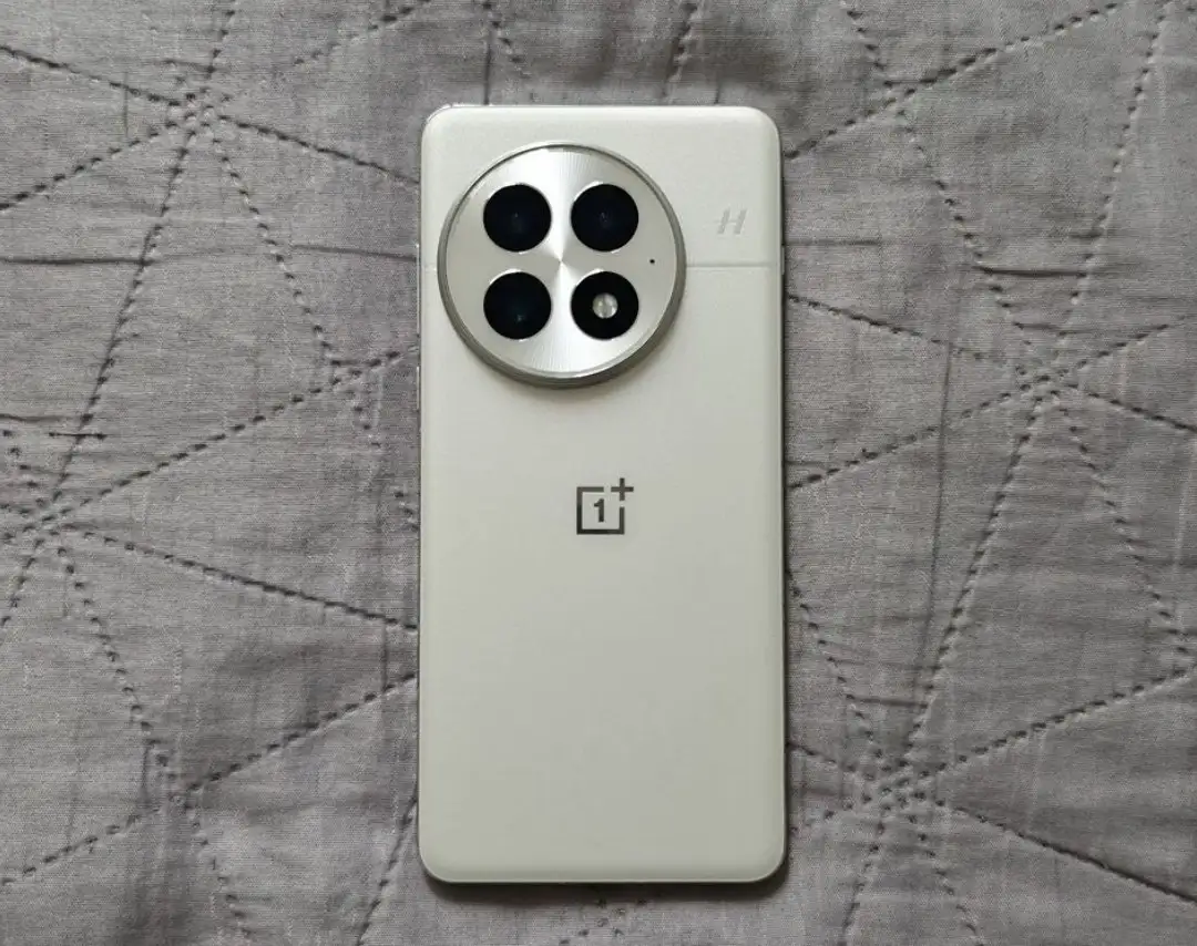 Обмен OnePlus 13 на iPhone 15 Pro - Мобильные телефоны (Электроника) в Екатеринбург