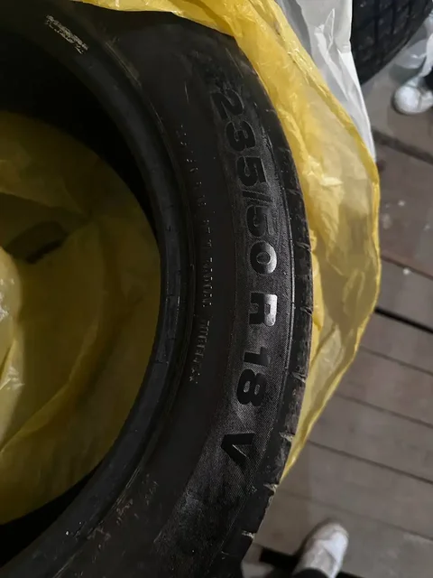 Continental 235/50R18 2016 боковой порез - Аккумуляторы в Екатеринбург