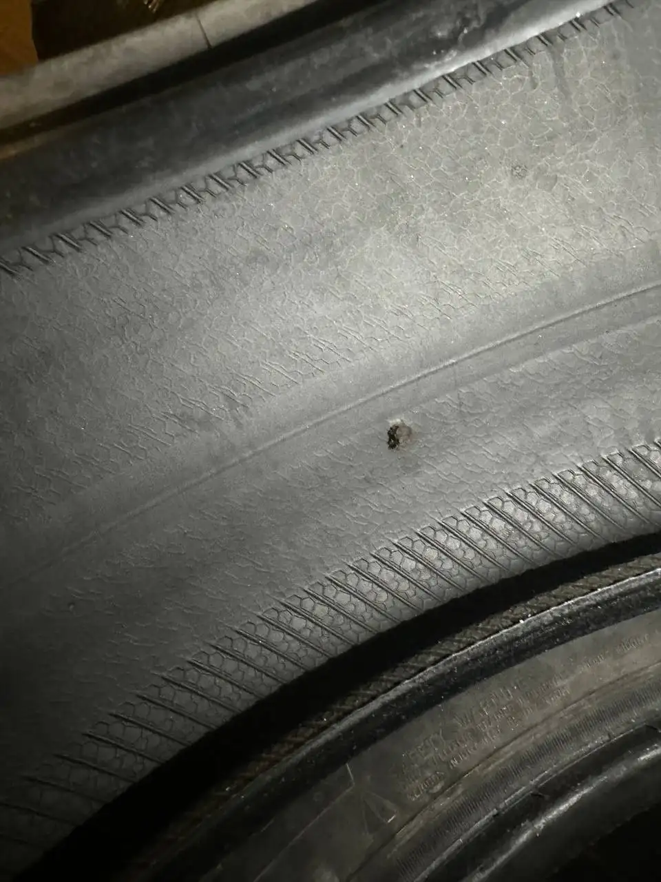 Continental 235/50R18 2016 боковой порез - Автомобильные шины (Авто) в Екатеринбург