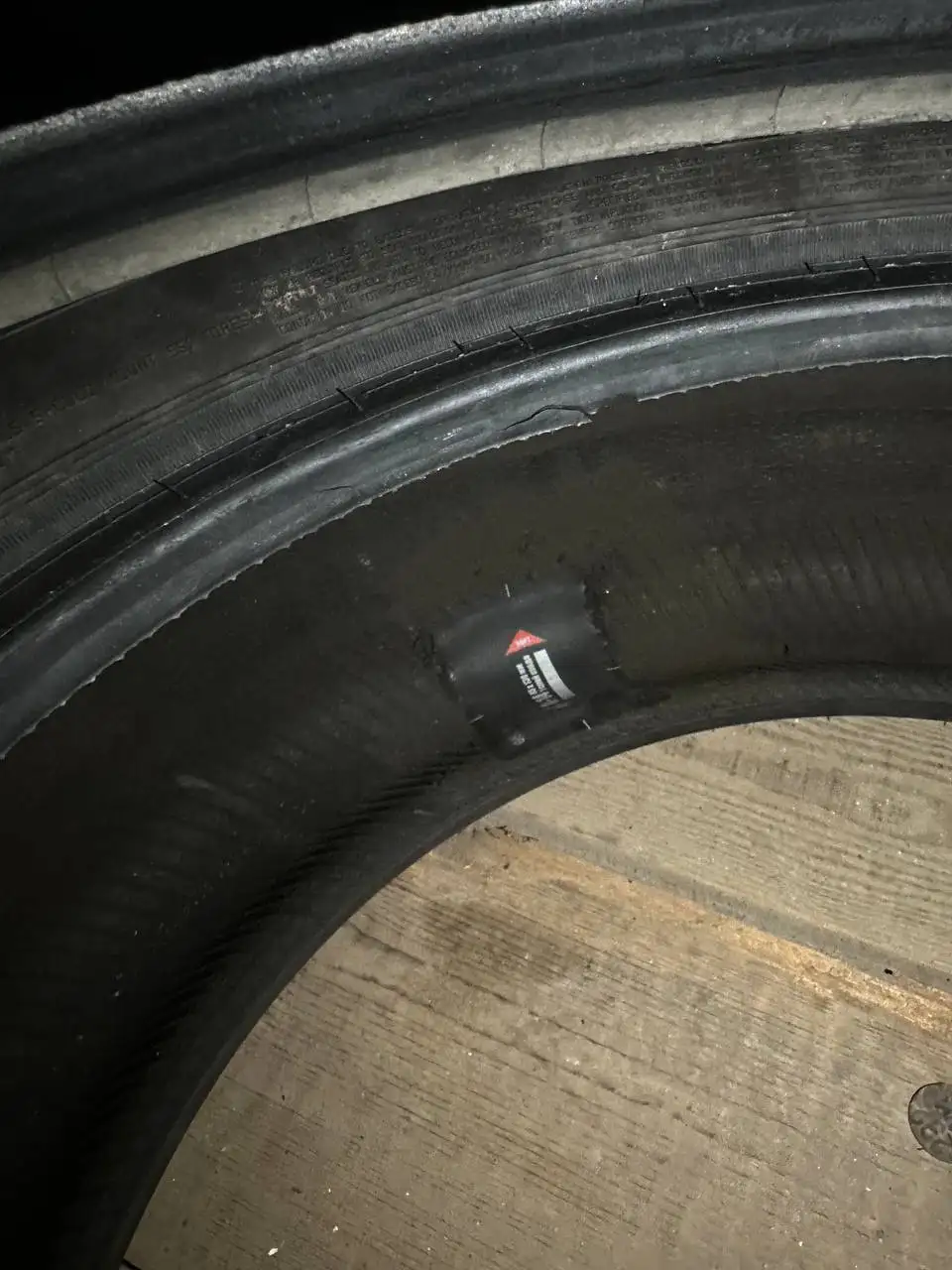 Continental 235/50R18 2016 боковой порез - Автомобильные шины (Авто) в Екатеринбург
