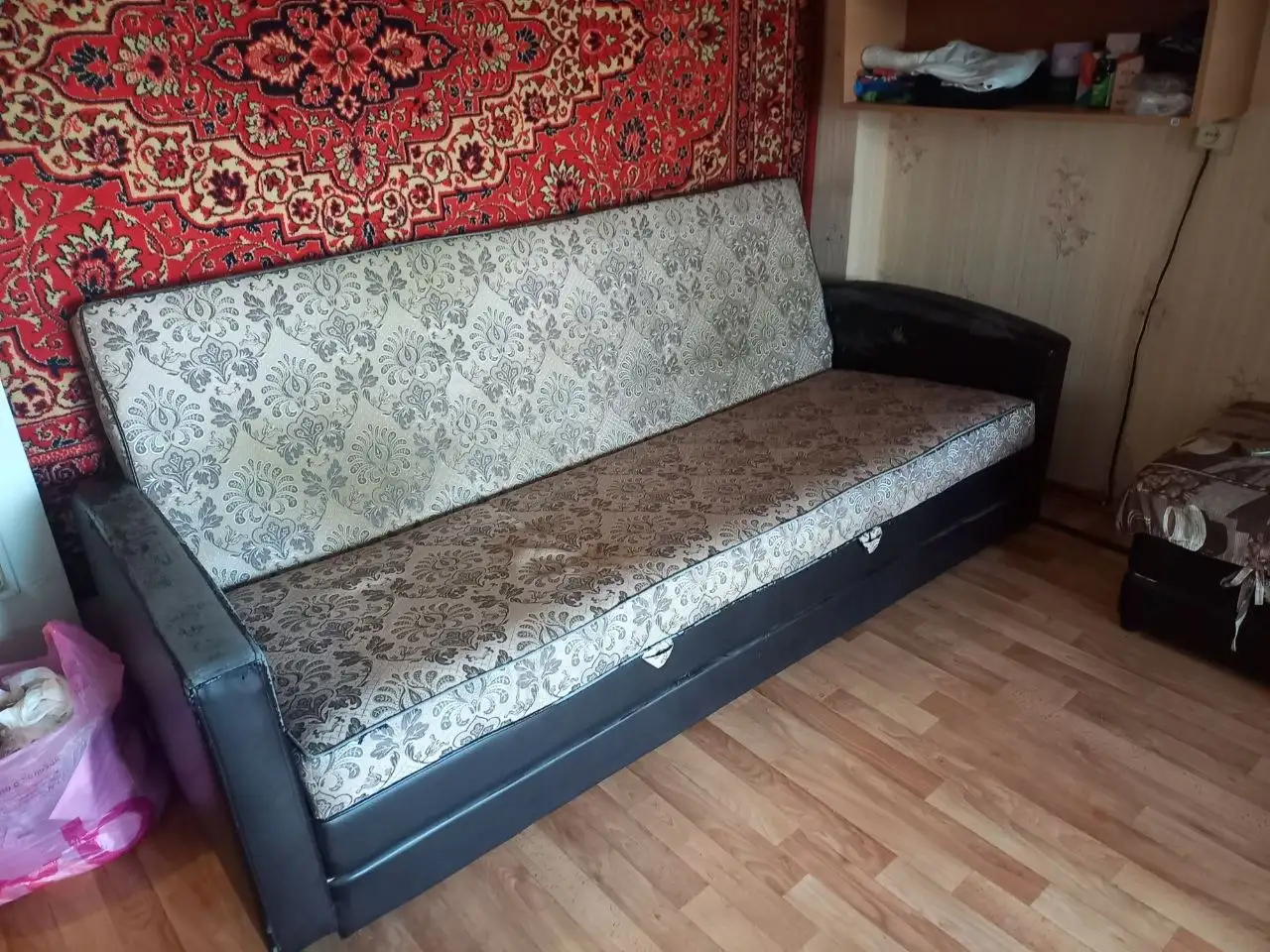 Отдам бесплатно: кресло, диван, пуфик - Барахолка в Екатеринбург