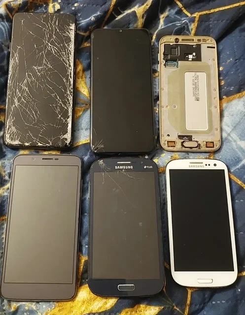 Продам смартфоны Samsung S3 на запчасти - Смартфоны в Екатеринбург