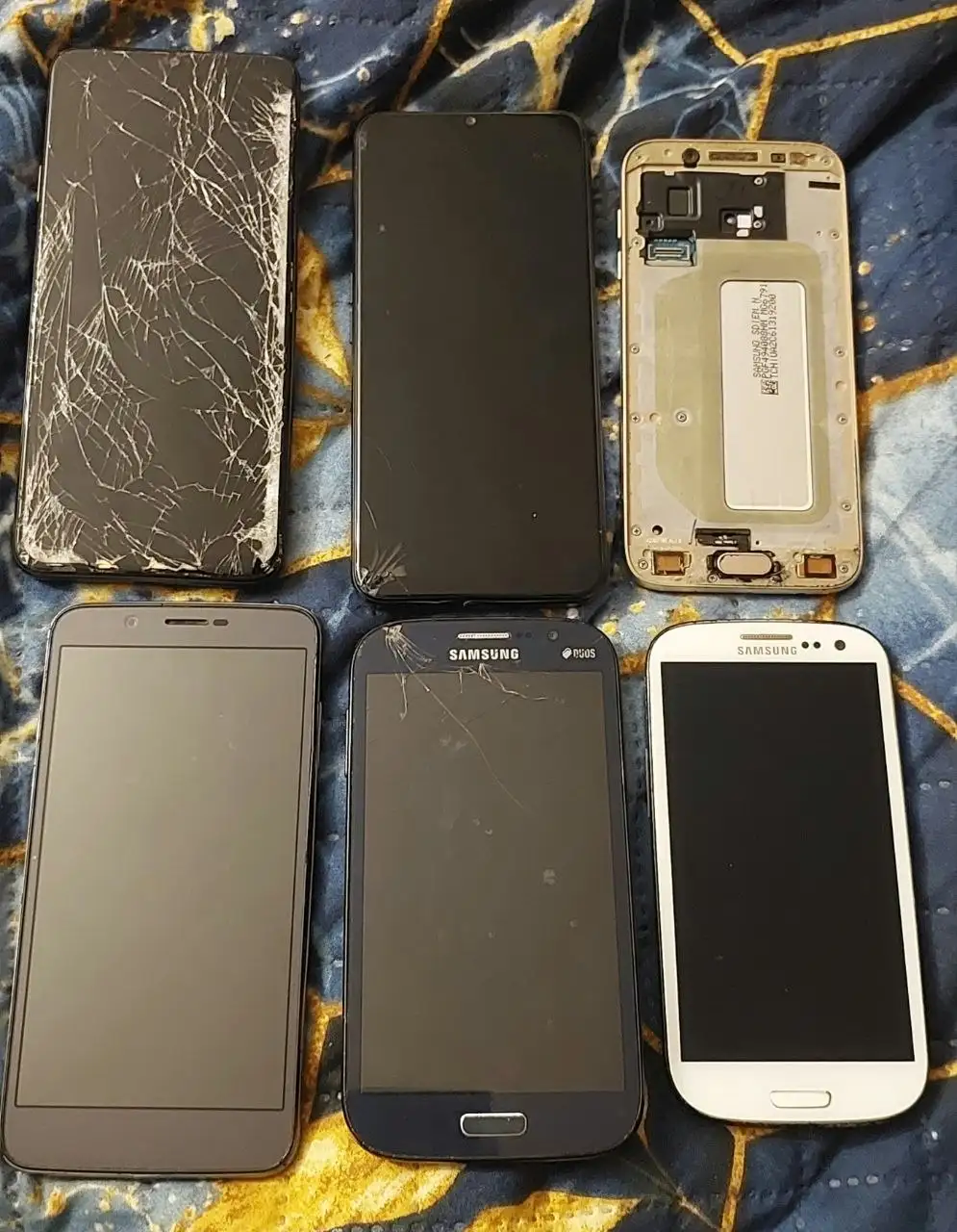 iPhone 11 нужна замена экрана - Смартфоны и гаджеты (Электроника) в Екатеринбург
