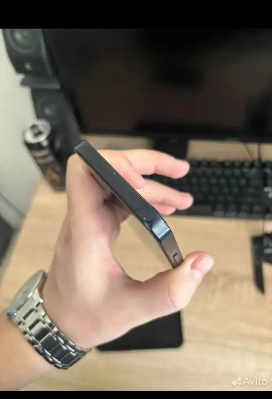 iPhone 12 64GB с царапинами - Смартфоны (Электроника) в Екатеринбург