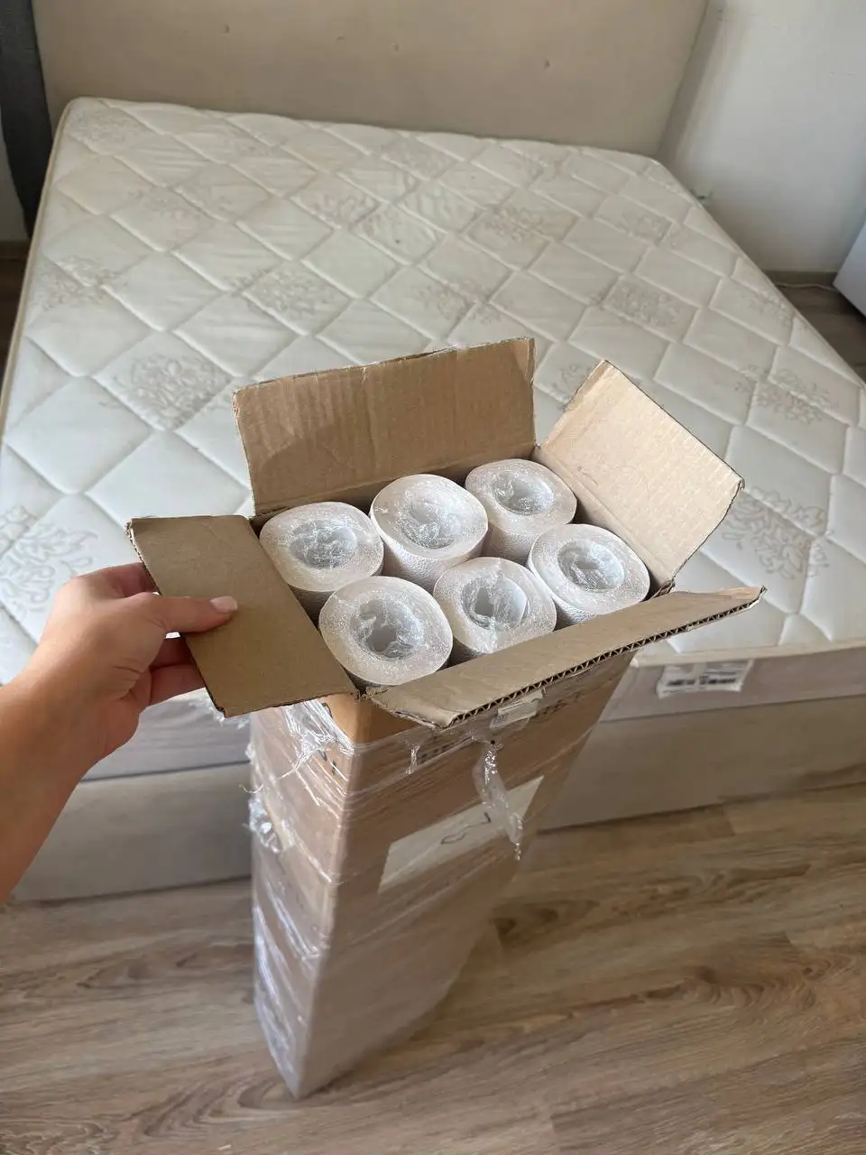 Продам 6 рулонов обоев - Обои (Для дома и дачи) в Екатеринбург