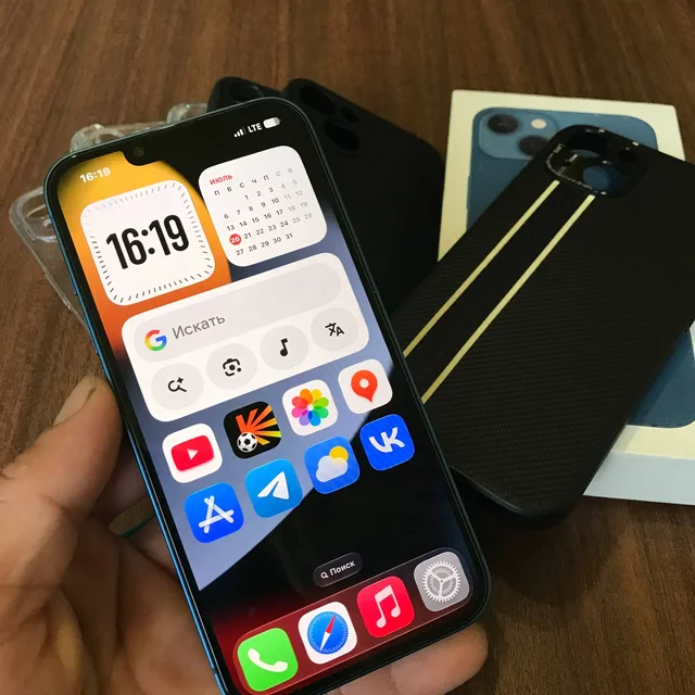 Продам iPhone 13 128GB в отличном состоянии - Игровые аксессуары в Екатеринбург