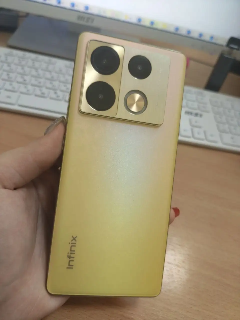 Новый Infinix Note 40 Pro золотистый - Смартфоны (Электроника) в Екатеринбург