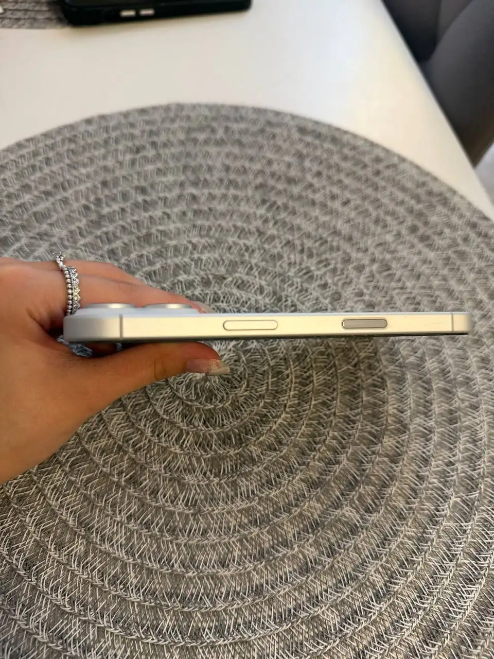 iPhone 16 (128GB) в идеальном состоянии - Смартфоны (Электроника) в Екатеринбург