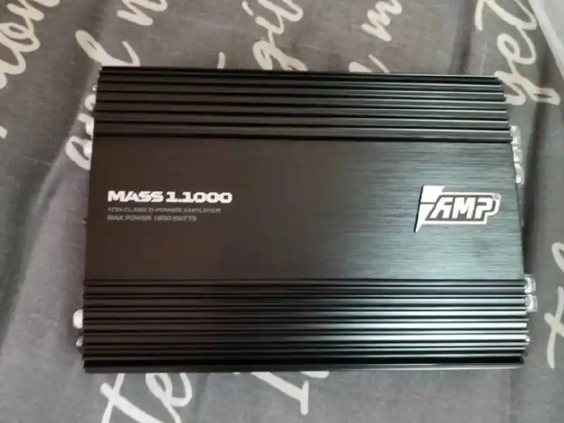 Продам сабвуфер с усилителем и комплектом проводов