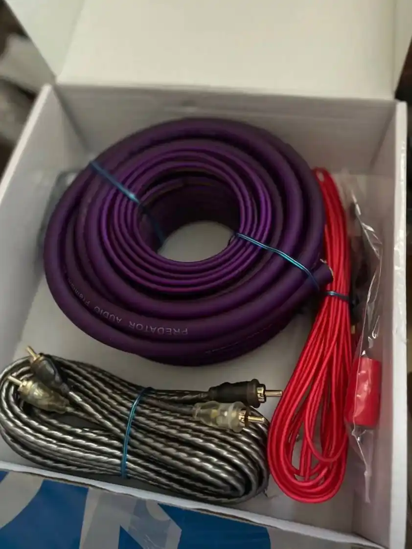 Продам сабвуфер с усилителем и комплектом проводов