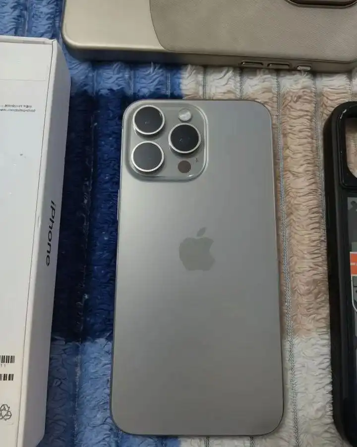 Продажа iPhone 15 Pro Max 256 ГБ