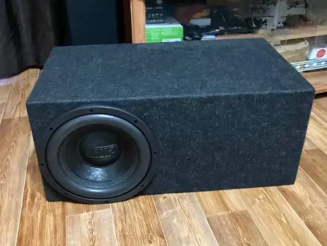 Продам сабвуфер с усилителем и комплектом проводов