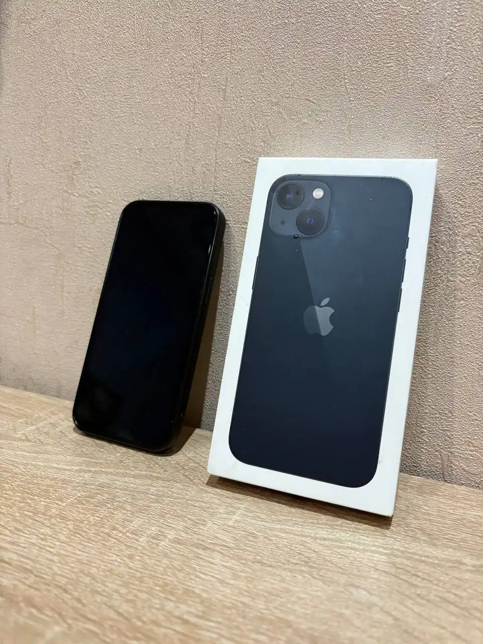 iPhone 13 128 ГБ в идеальном состоянии с аксессуарами