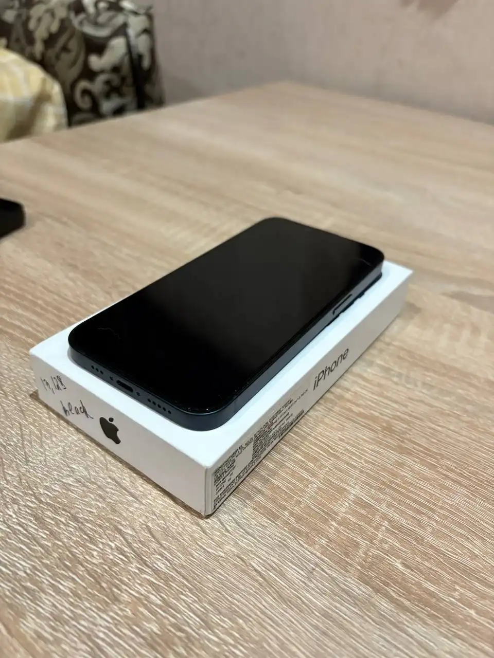 iPhone 13 128 ГБ в идеальном состоянии с аксессуарами