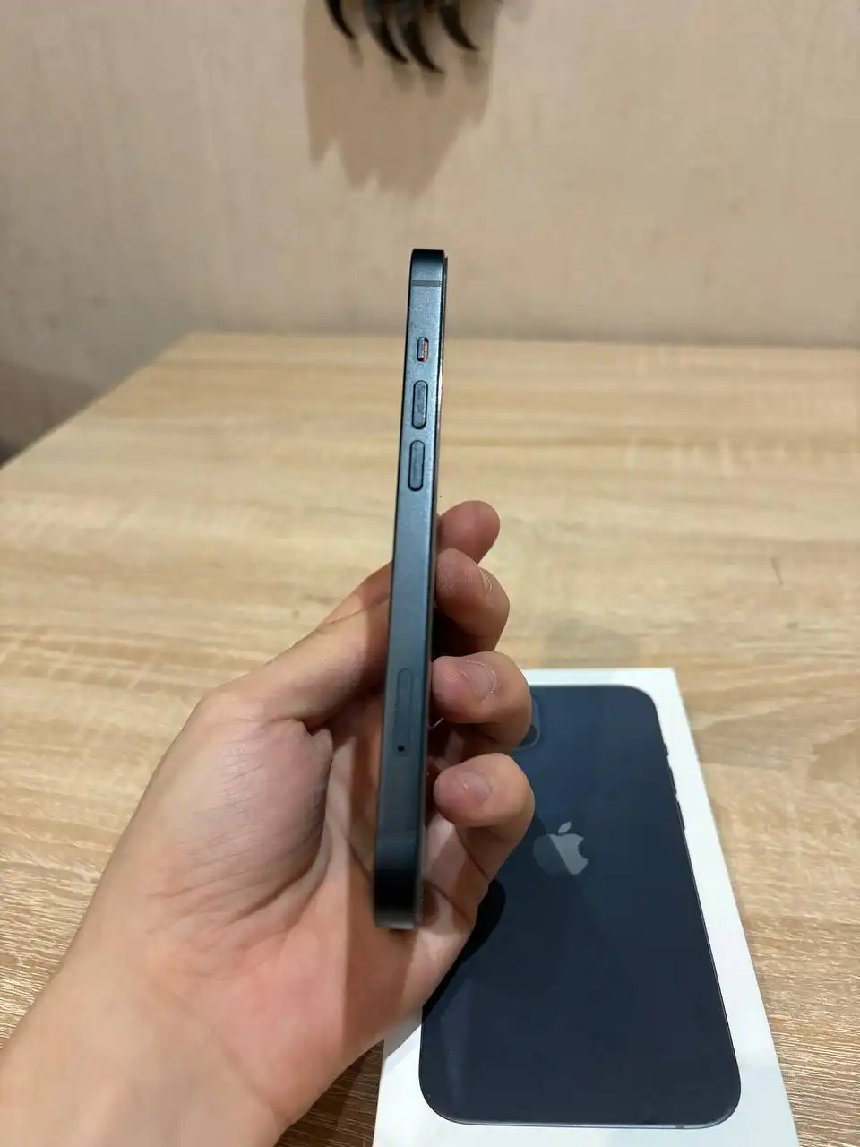 iPhone 13 128 ГБ в идеальном состоянии с аксессуарами