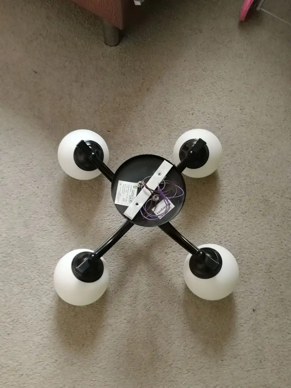 Продам люстру