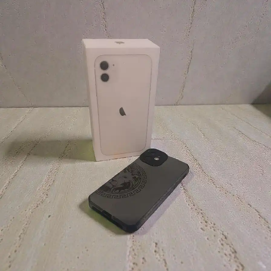 Продам iPhone 11 64 GB