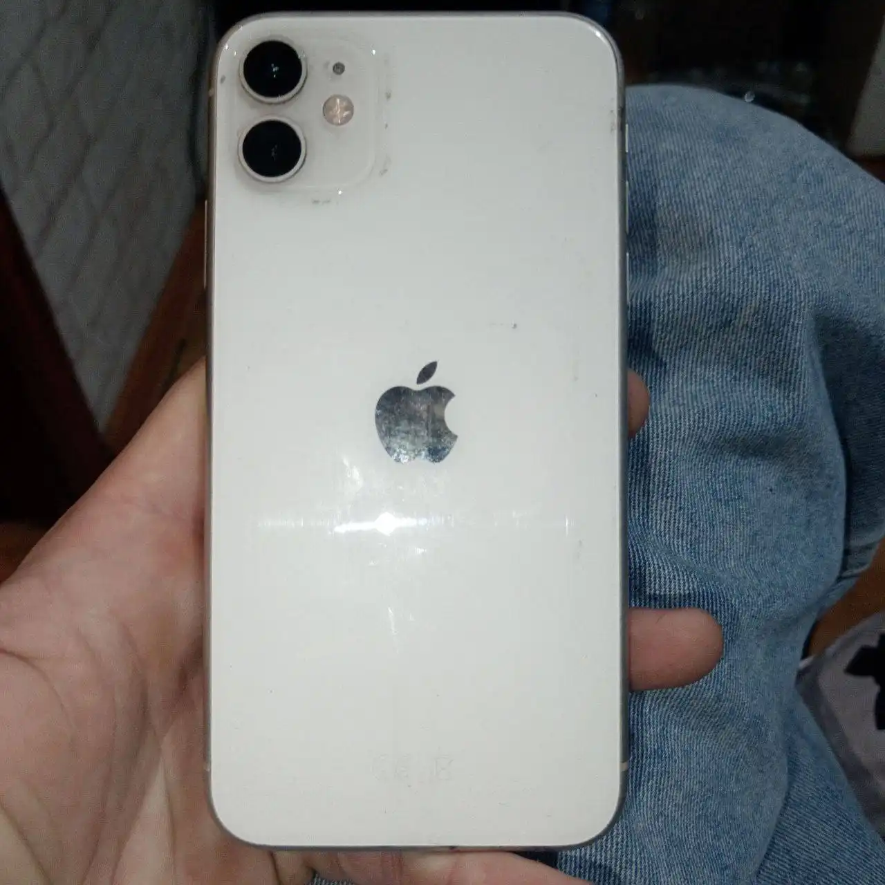 Продам iPhone 11 с разбитым экраном