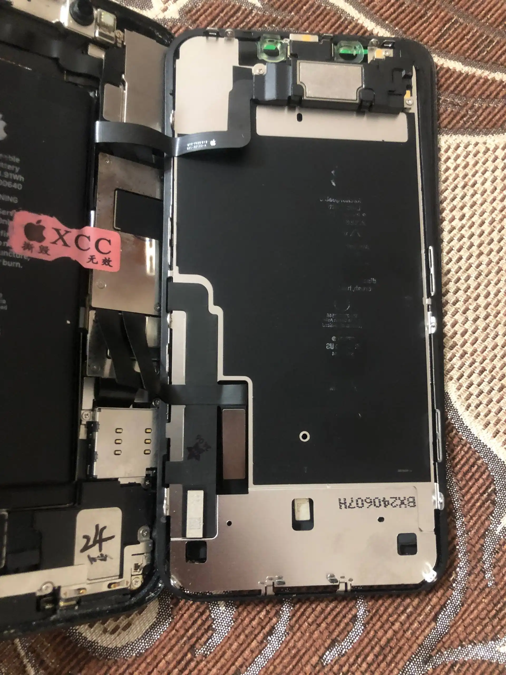 Продается iPhone 11 на запчасти