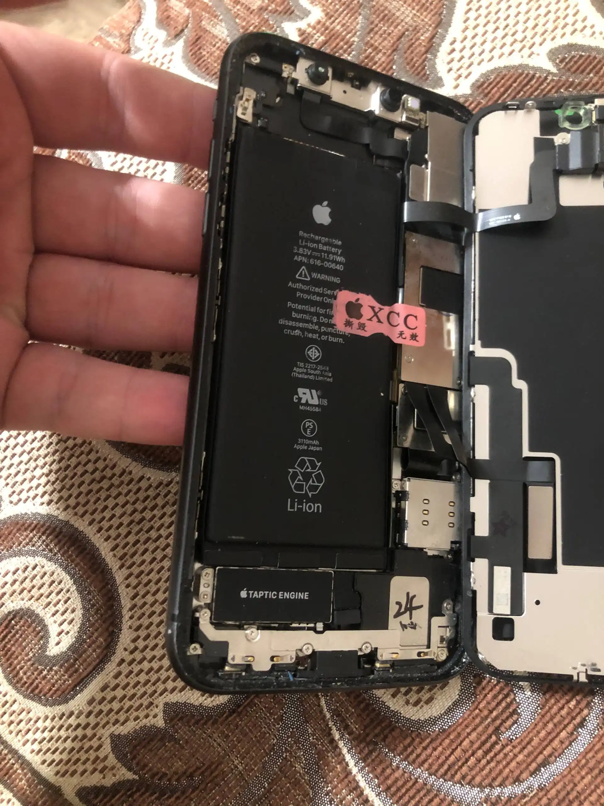 Продается iPhone 11 на запчасти