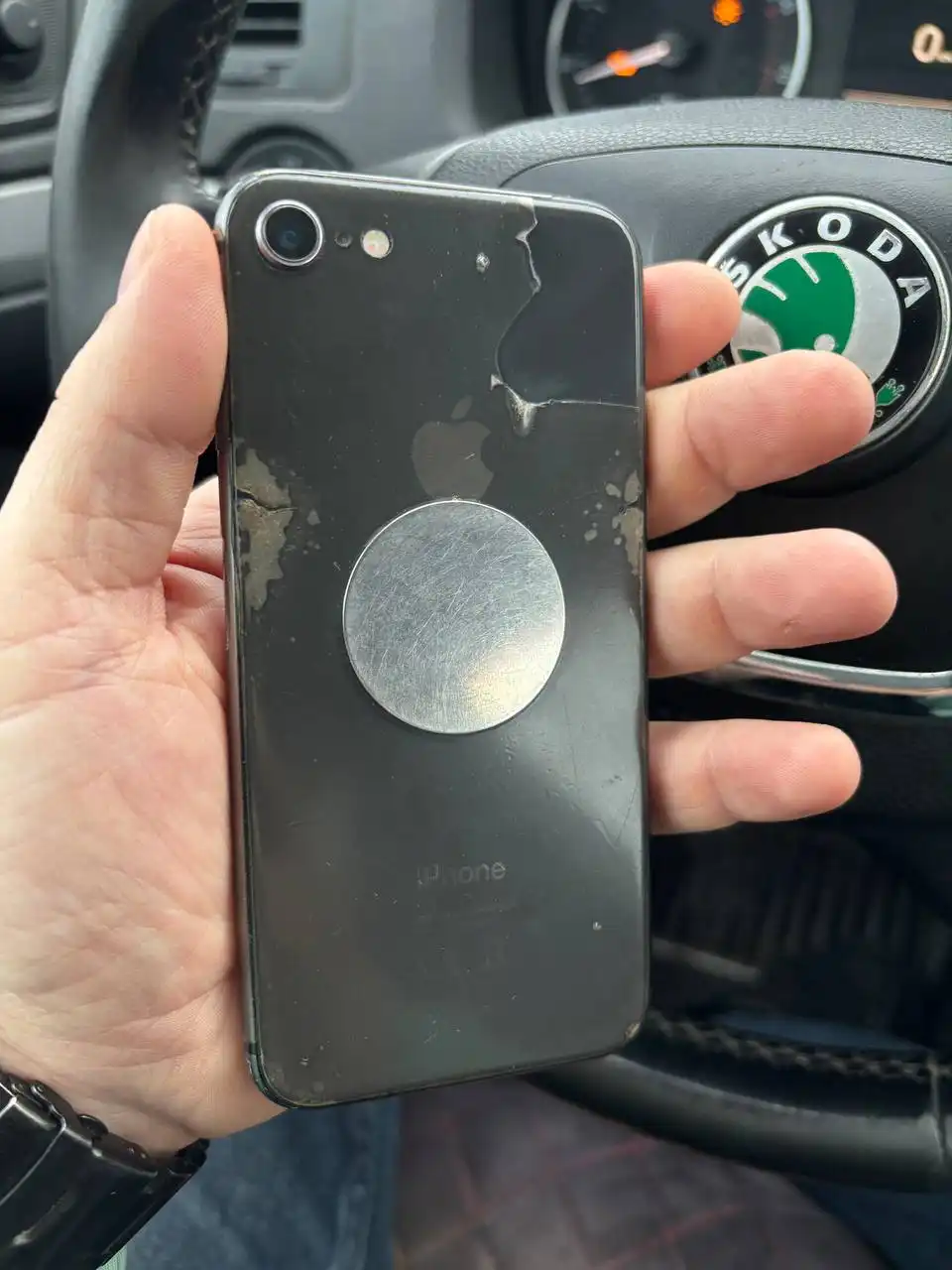 Продам iPhone 8 в отличном состоянии