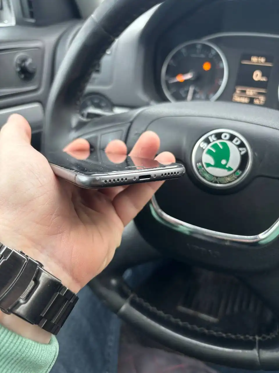 Продам iPhone 8 в отличном состоянии