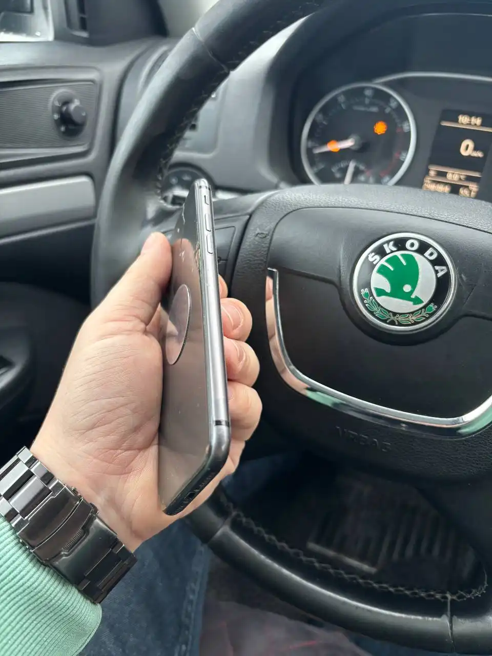 Продам iPhone 8 в отличном состоянии