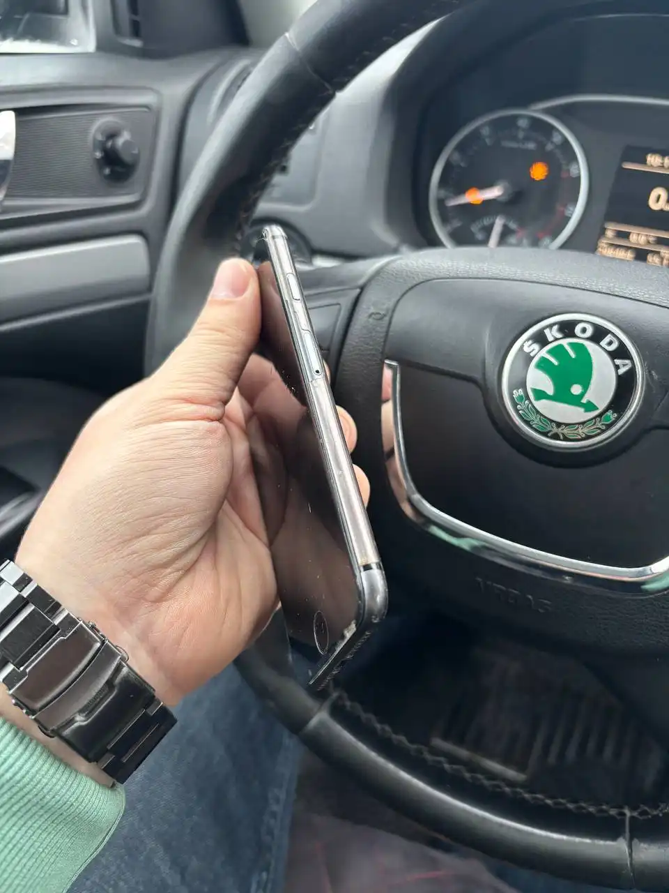 Продам iPhone 8 в отличном состоянии