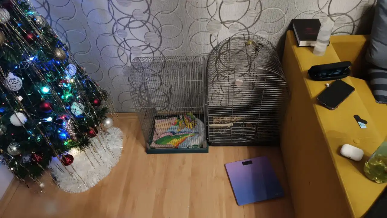 Продам 2 клетки для волнистых попугаев