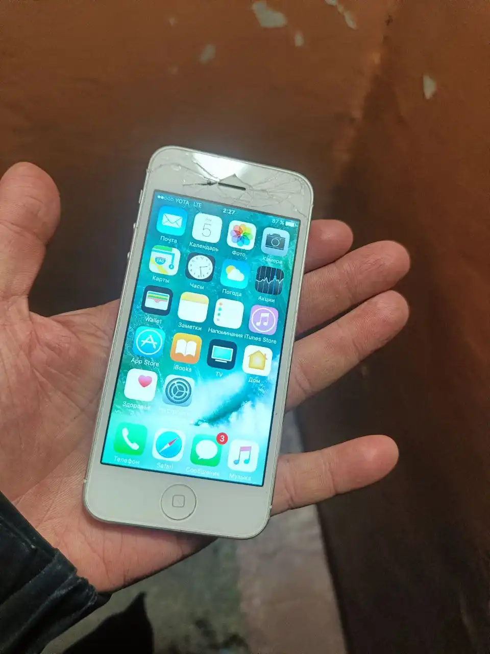 Продам айфон 5 с неработающей фронтальной камерой
