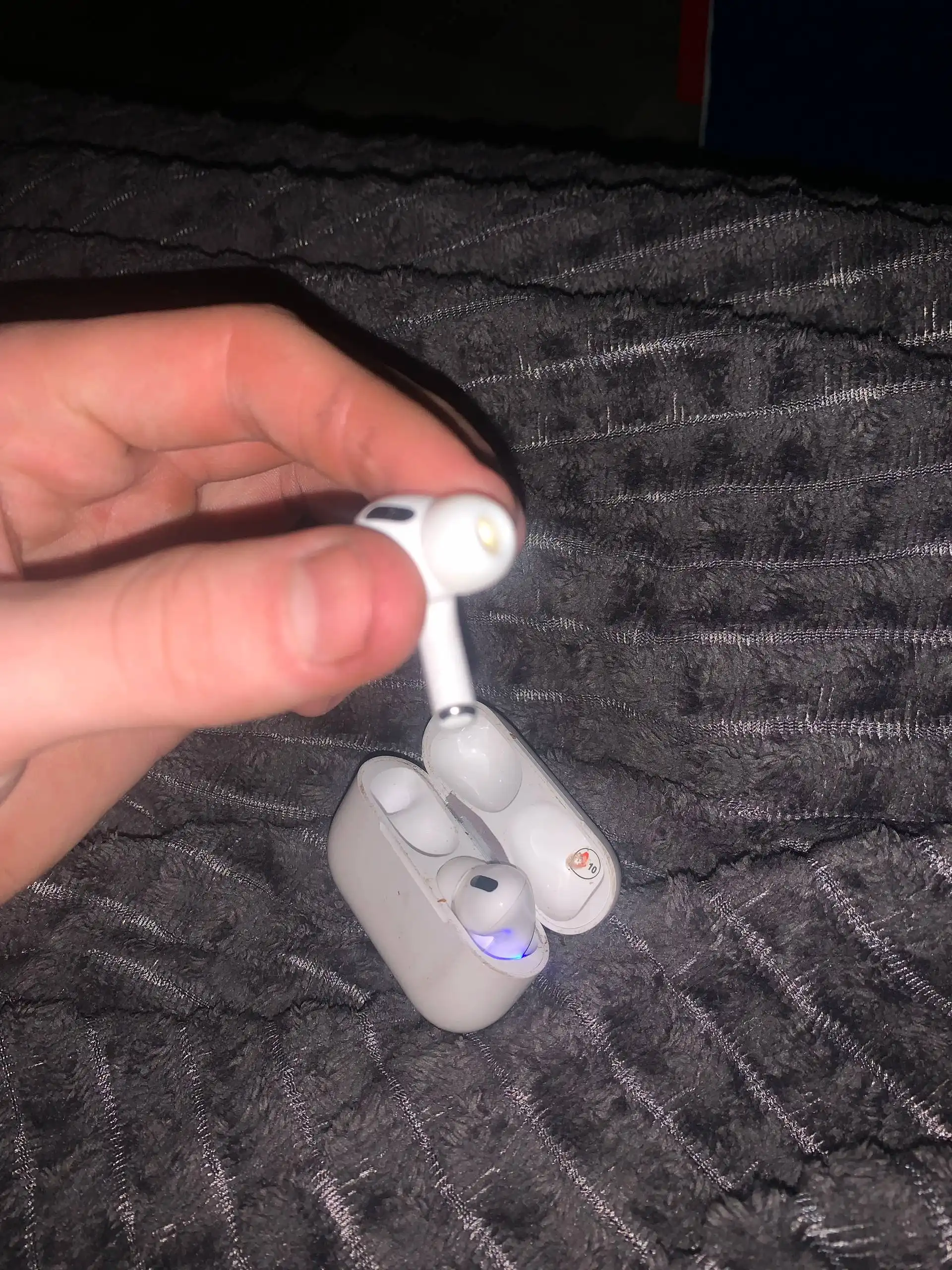 Продам наушники на подобии аирподс