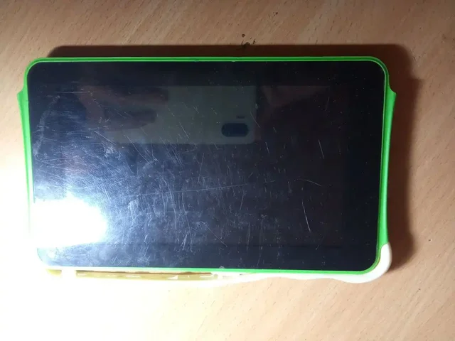 Продажа двух б/у планшетов с дефектами - Вейпы и электронные сигареты в Новокузнецк