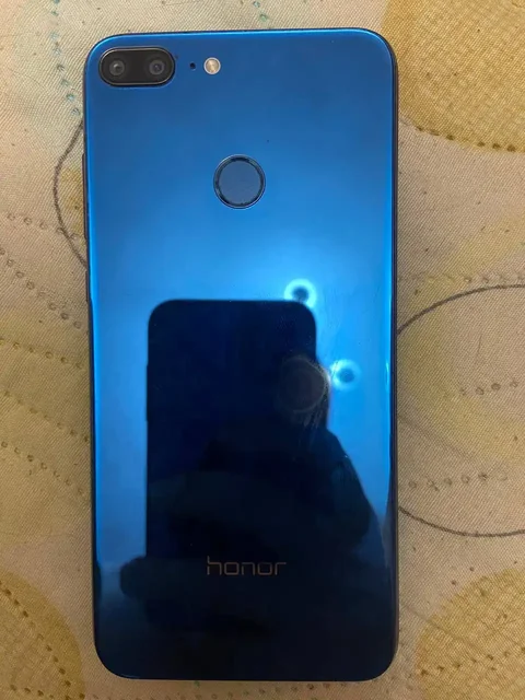 Honor 9 Lite 4/64 с пятном на дисплее - Смартфоны в Новокузнецк