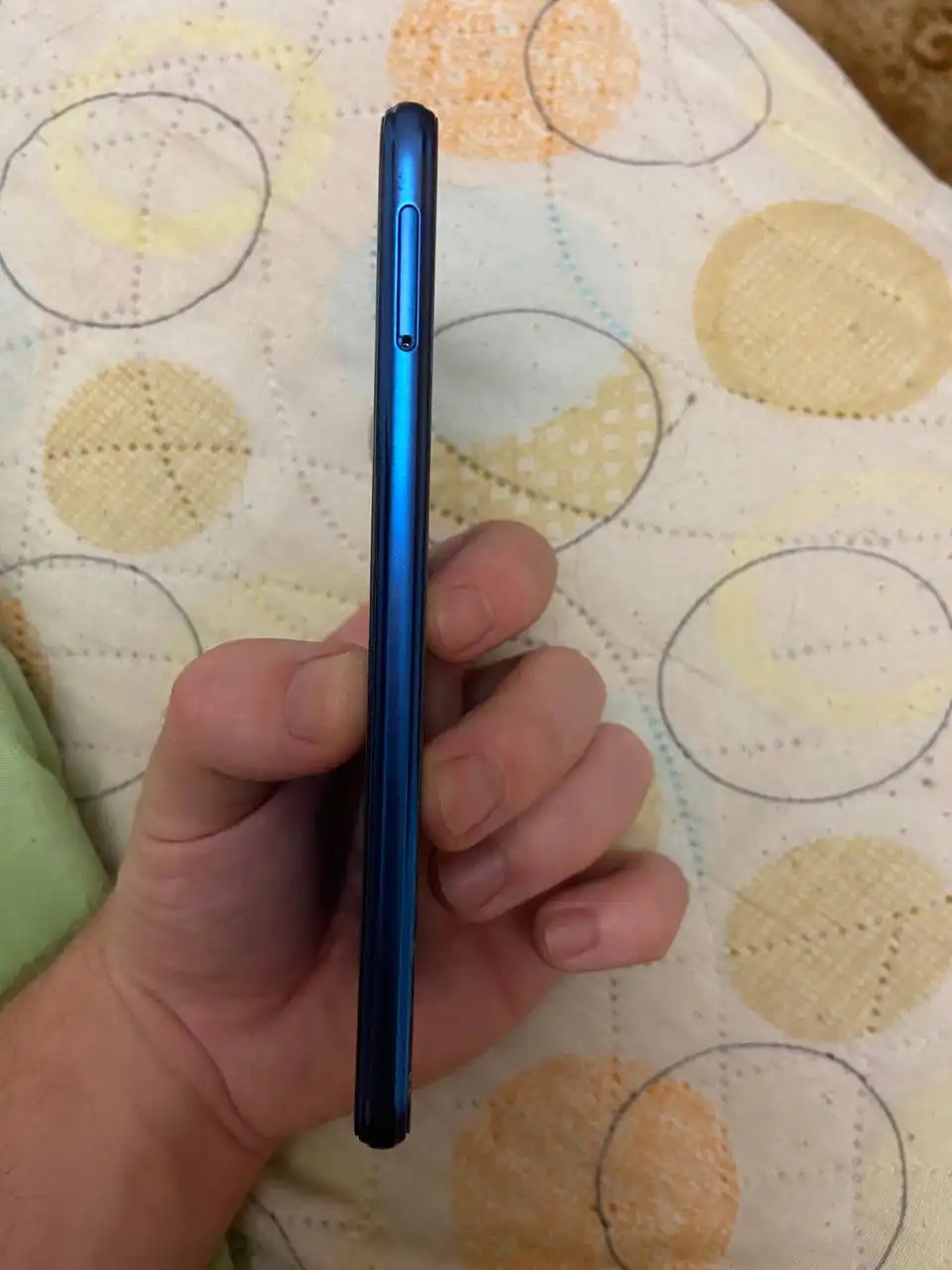 Honor 9 Lite 4/64 с пятном на дисплее - Смартфоны (Электроника) в Новокузнецк