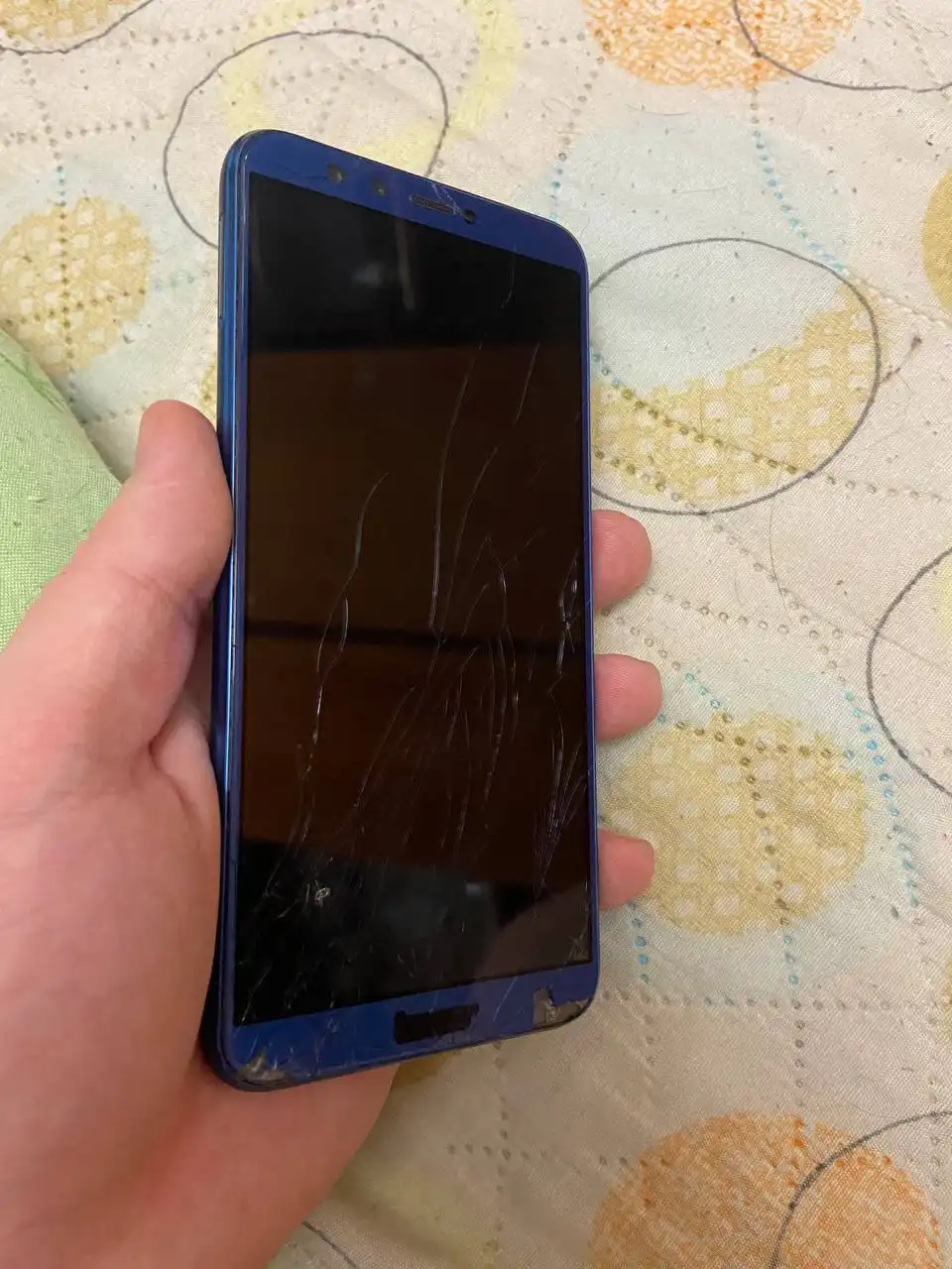 Honor 9 Lite 4/64 с пятном на дисплее - Смартфоны (Электроника) в Новокузнецк