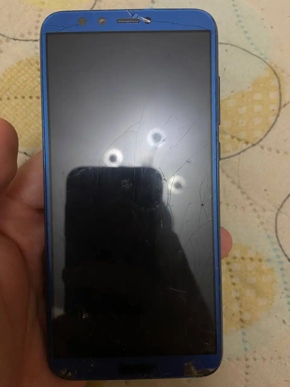 Honor 9 Lite 4/64 с пятном на дисплее - Смартфоны (Электроника) в Новокузнецк