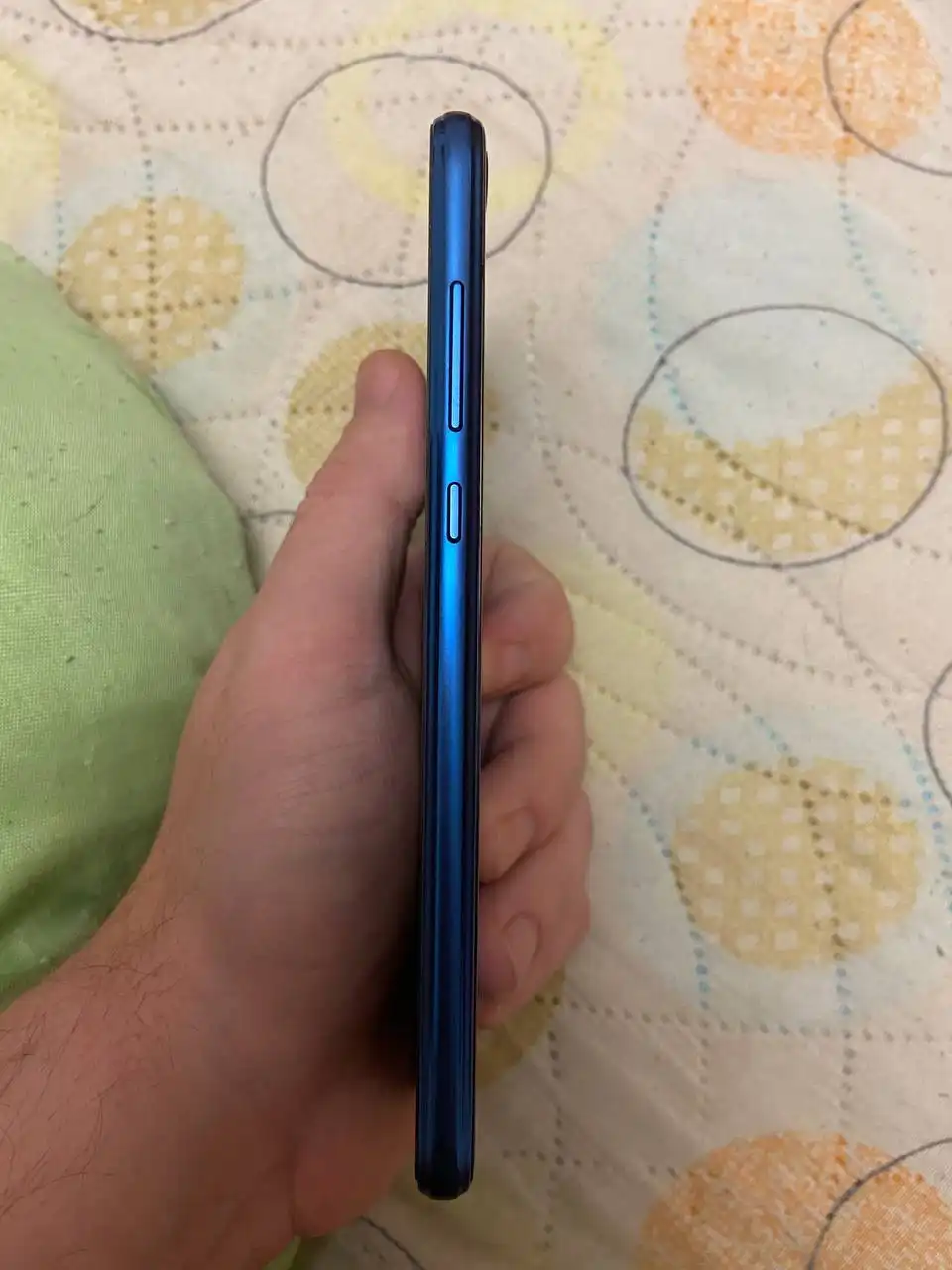 Honor 9 Lite 4/64 с пятном на дисплее - Смартфоны (Электроника) в Новокузнецк