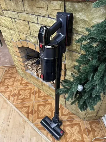 Вертикальный пылесос в рабочем состоянии - Металлопрокат в Новокузнецк