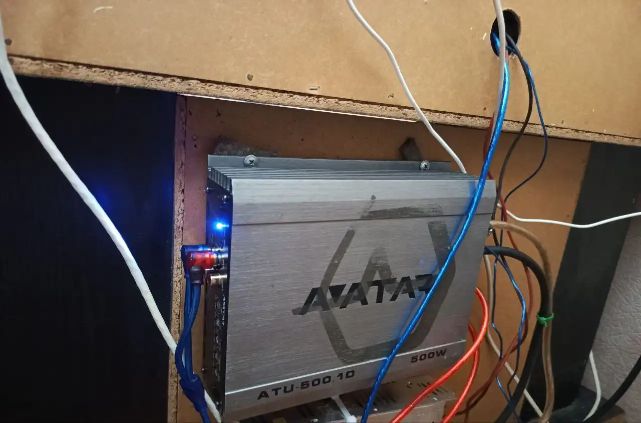 Продам саб Урал тт 15 и усилитель АВАТАР ATU-500.10 - Автозвук (Электроника) в Новокузнецк