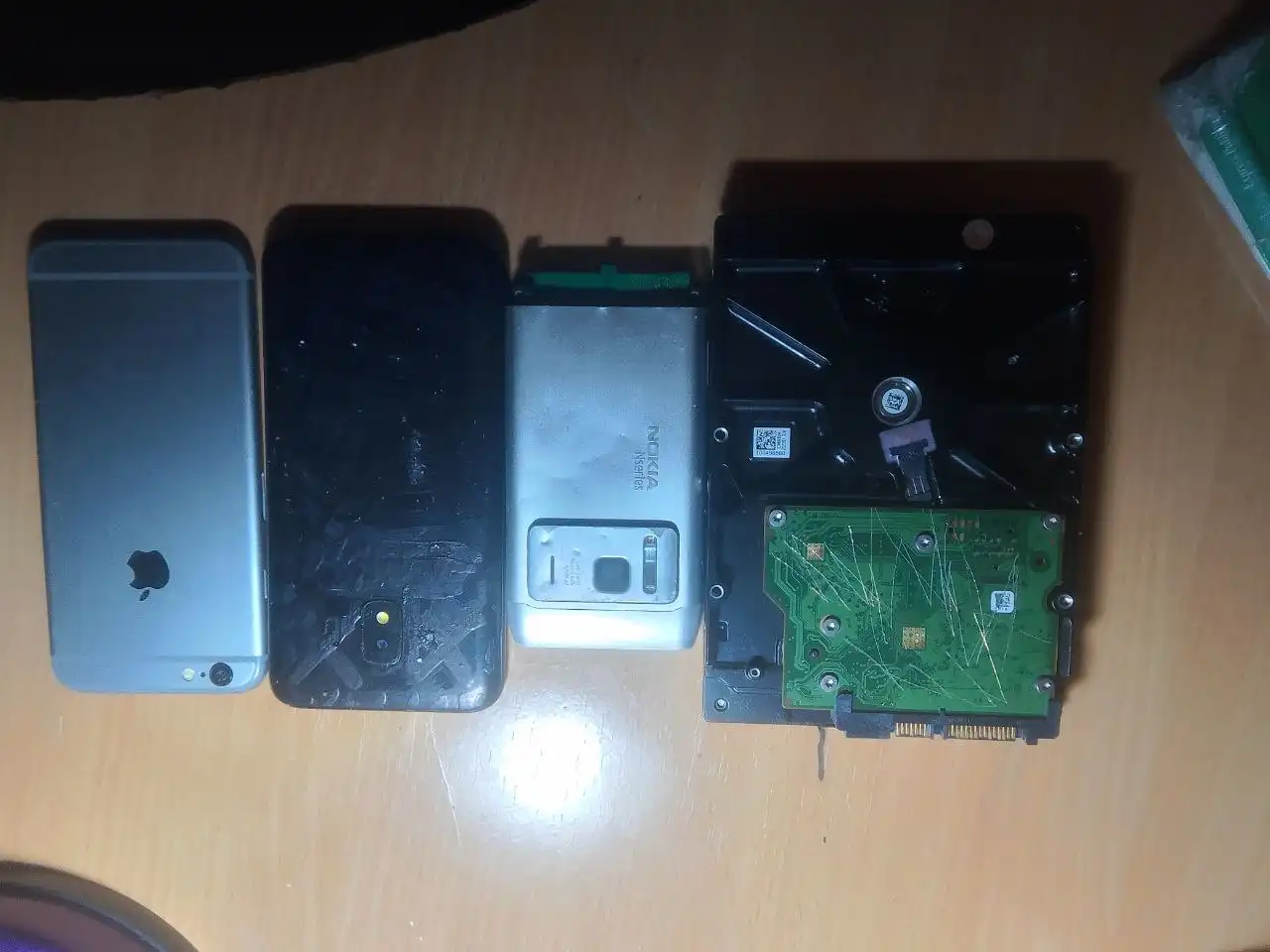 Продам/Обменяю б/у электронику: Нокия N8, Айфон 6/6с, Самсунг, жесткий диск - Электроника в Новокузнецк