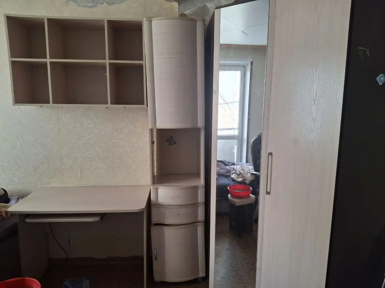 Продам б/у шкафы венге угловой и уголок ученика - Мебель (Для дома и дачи) в Новокузнецк