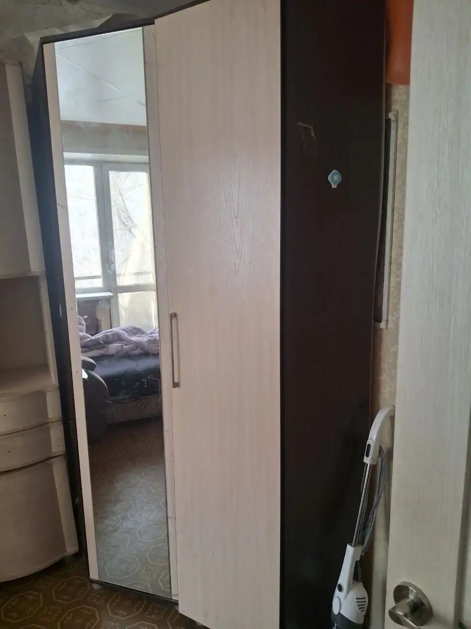 Продам б/у шкафы венге угловой и уголок ученика - Мебель (Для дома и дачи) в Новокузнецк