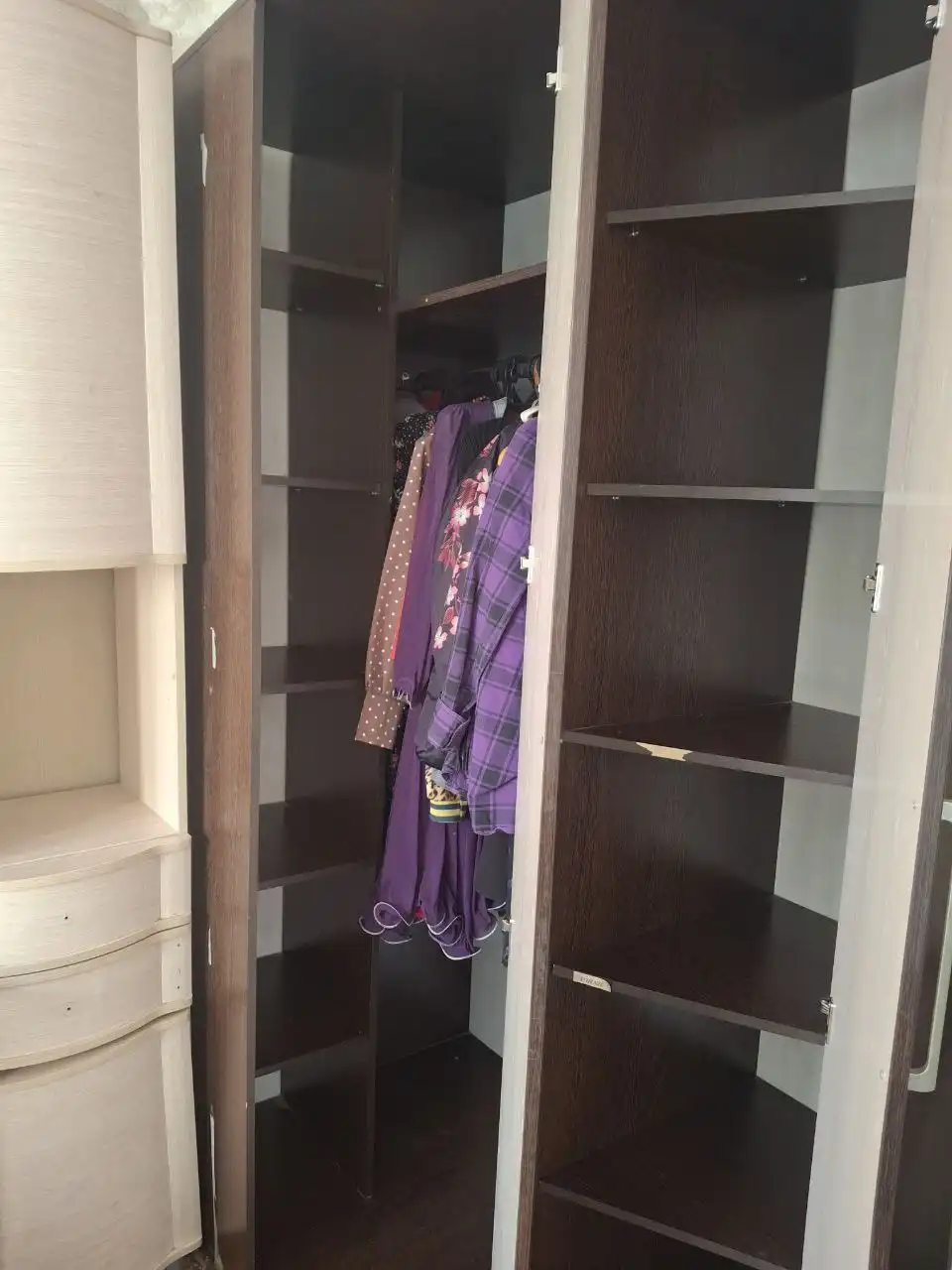 Продам б/у шкафы венге угловой и уголок ученика - Мебель (Для дома и дачи) в Новокузнецк