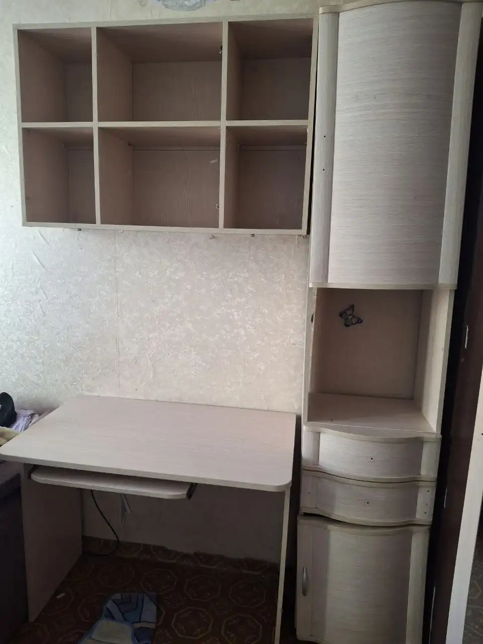 Продам б/у шкафы венге угловой и уголок ученика - Мебель (Для дома и дачи) в Новокузнецк